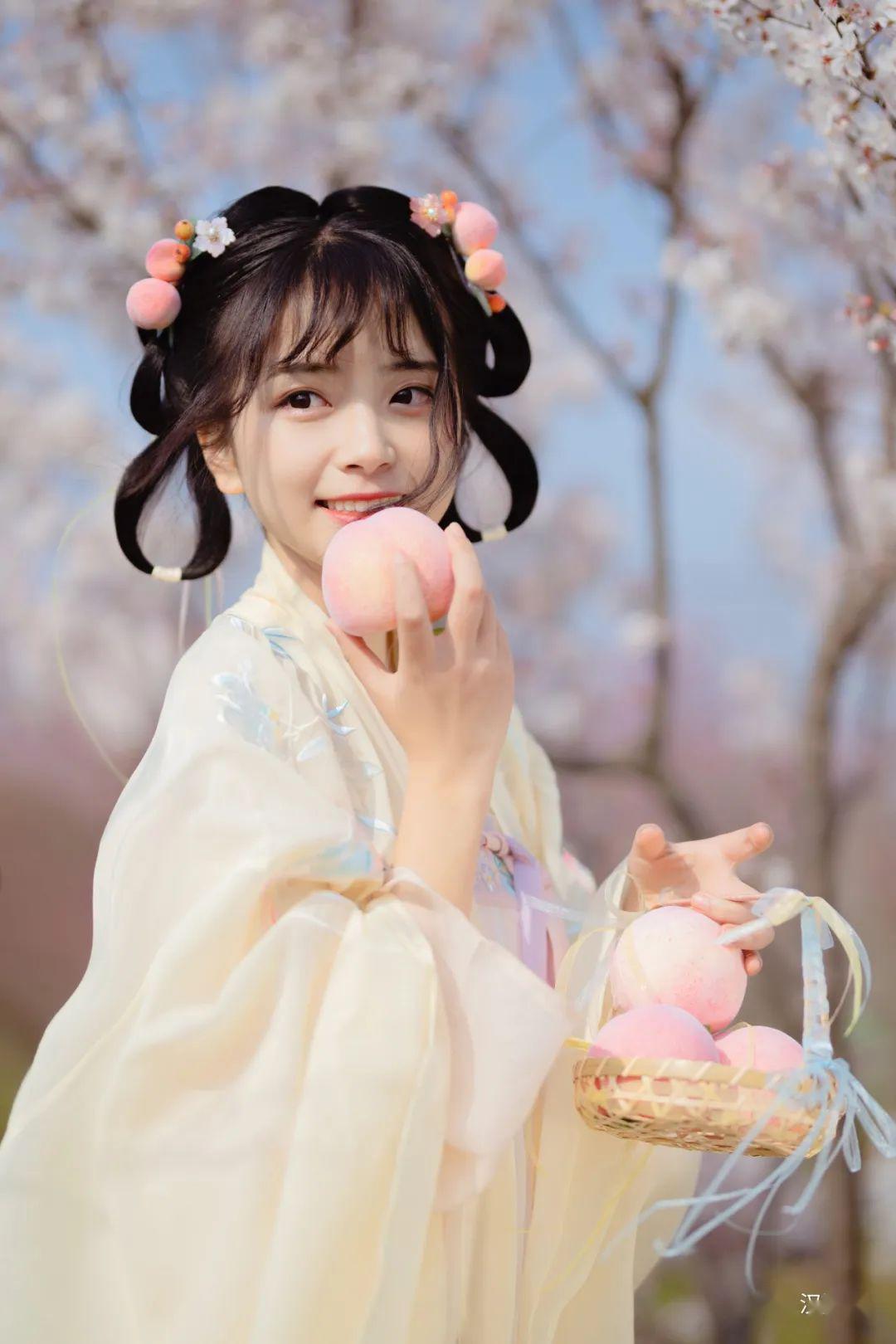 汉服美景微笑向暖喜欢在春天里流连