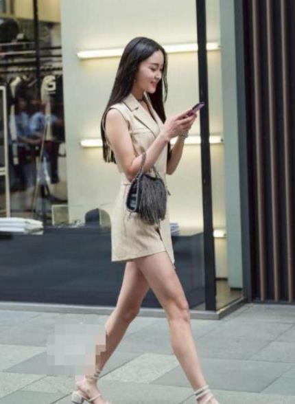 时尚小姐姐穿搭 小视频 92b2ad7e10b243419a047b97958ab80c.jpeg