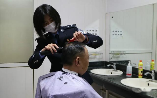昔日女战士 今日女警花