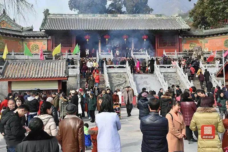 报恩寺坐落在四川省绵阳市平武县龙安镇,是游览九寨沟,黄龙寺景区必经