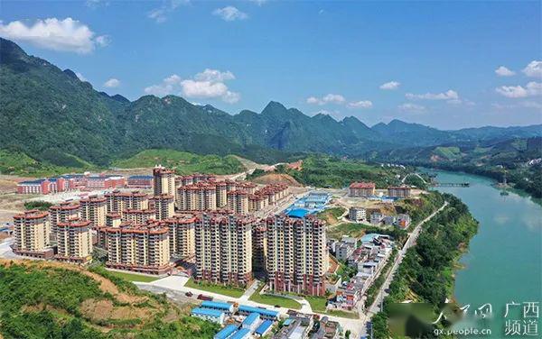 风景优美的广西河池市天峨县长安家园移民安置点全景.王明福摄