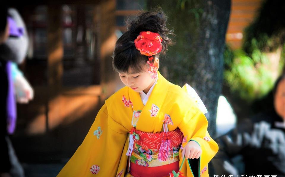 日本街头身穿和服的女子 可能与你想象中大不一样
