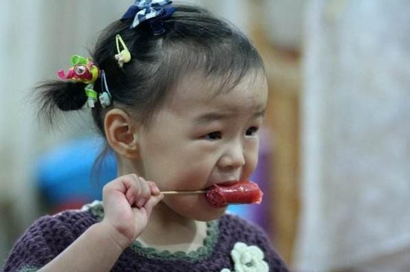 孩子■不少家长还不知，坑娃儿科医生：相当于吃“垃圾袋”的3种食物