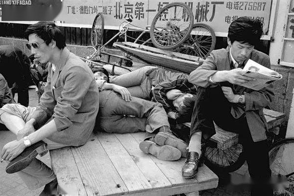 80年代中国珍贵老照片:没想到80年代的人们是这样子,让人怀念