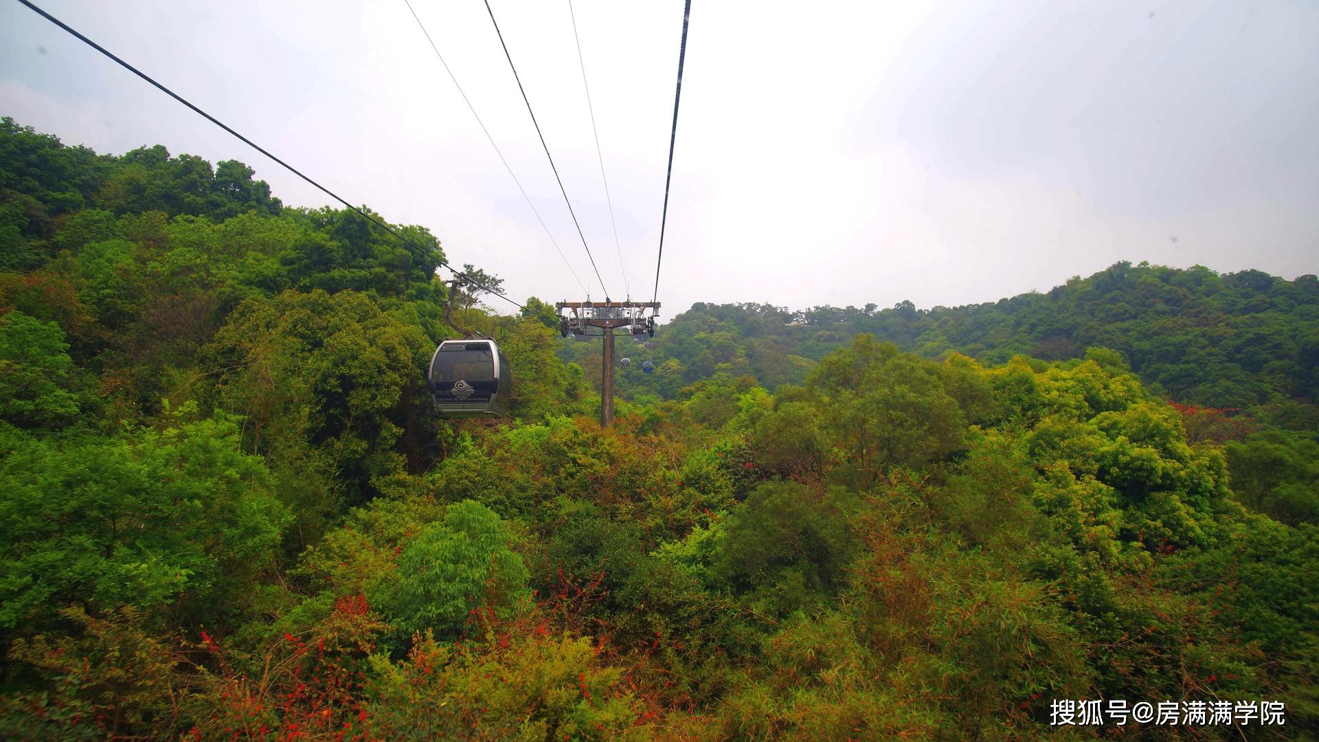 飞鹅岭景区广州雕塑公园坐落在白云山飞鹅岭西侧,公园是按照雕塑与