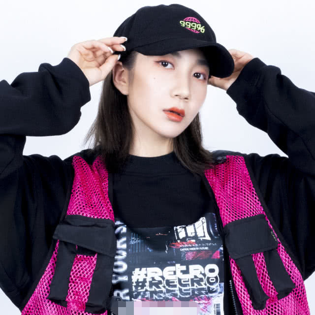 《青你2》选手被称女版王源，教秦牛正威唱rap，