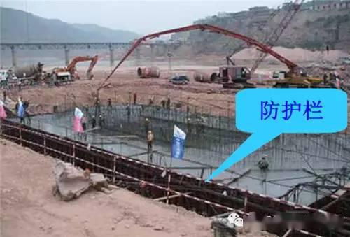 重约100吨!广州在建高架桥倒塌,30米长梁体坠落断裂成V字形!