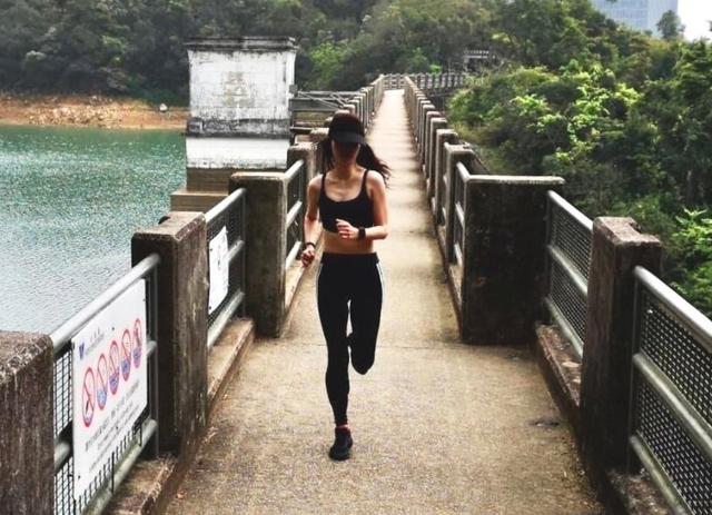 港媒曝吕丽君投资亏损20亿，抛售还得刘銮雄同意