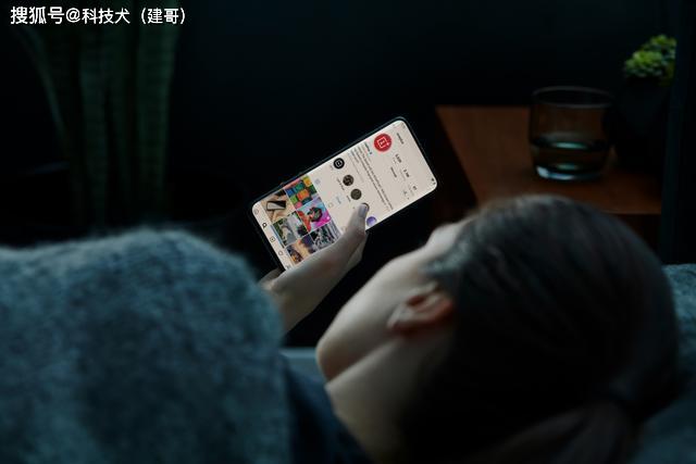 华为P40/Pro搭载京东方屏幕，与行业色准顶级水平