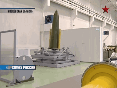 这张动图显示的就是导弹末端目标图像对比后打击目标(动图里的矩形格