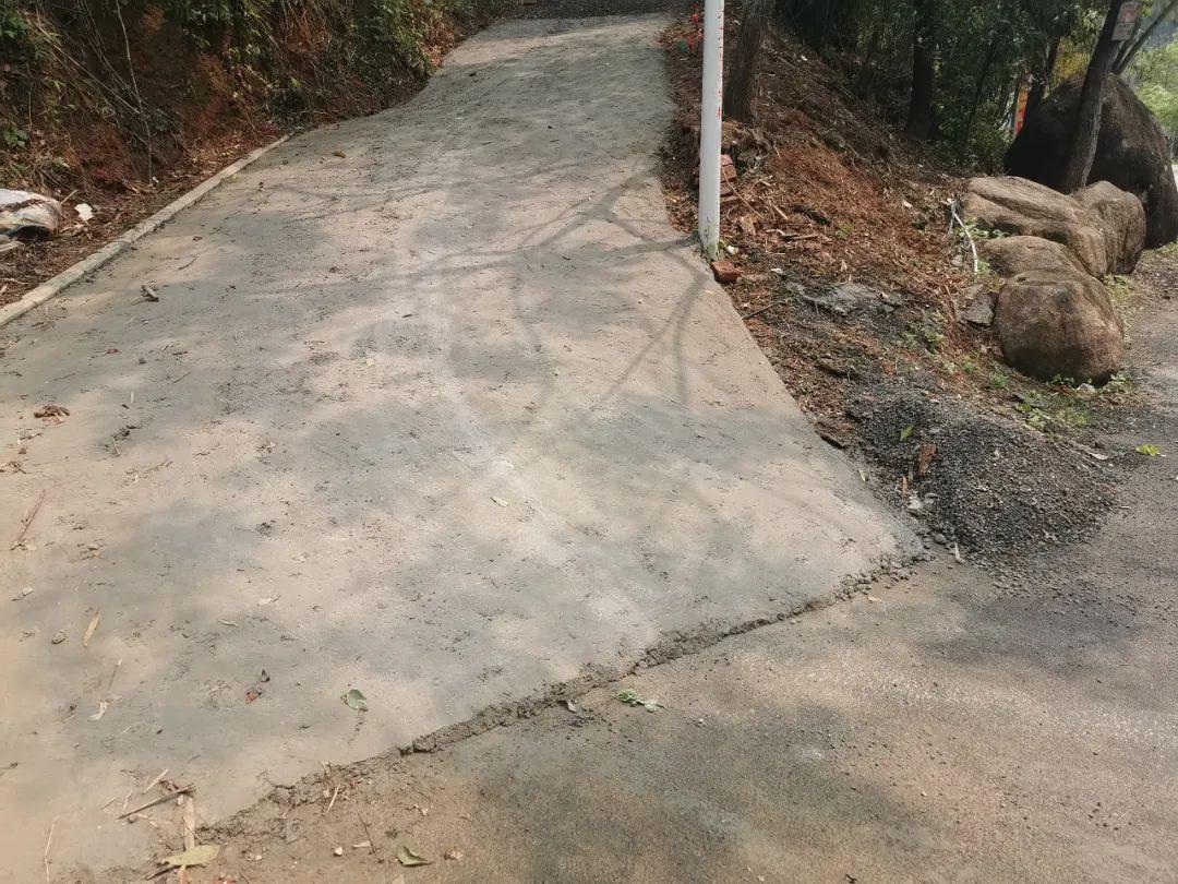 道路得到了硬化，路面重新修复平整，方便了村民的出行，群众拍手称赞。整治后长洲区将继续以“硬气”作风，