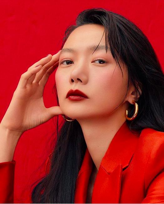 【李尸】医女私下好时髦！《李尸朝鲜》裴斗娜3招穿搭术改善宽肩、骨架大