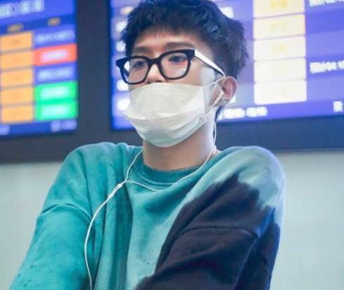 少年感短发怎么画 fbbc2709a44740e78cfaf40170ffba30.jpeg