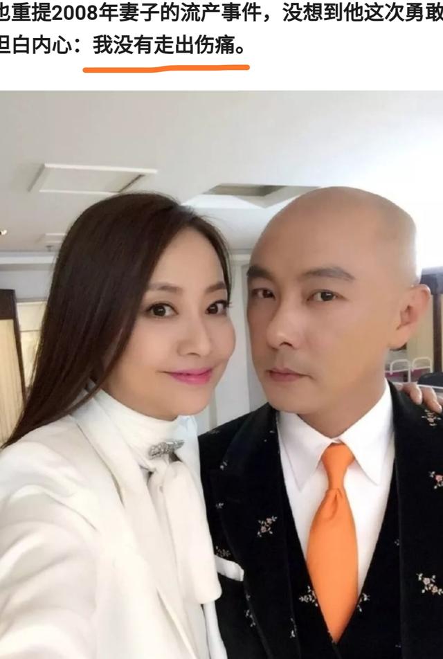 张卫健46岁妻子罕见露面，结婚13年没有孩子，曾