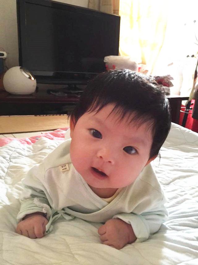 【奶奶】医生检查后说没病，奶奶吞吞吐吐说出原因3岁男孩一洗澡就哭