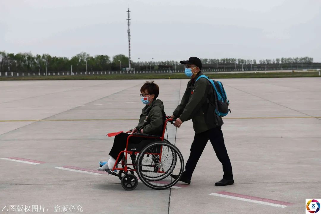 武汉■女儿隔空给妈妈送礼物，场面动容安徽人数最多一批医疗队回合肥