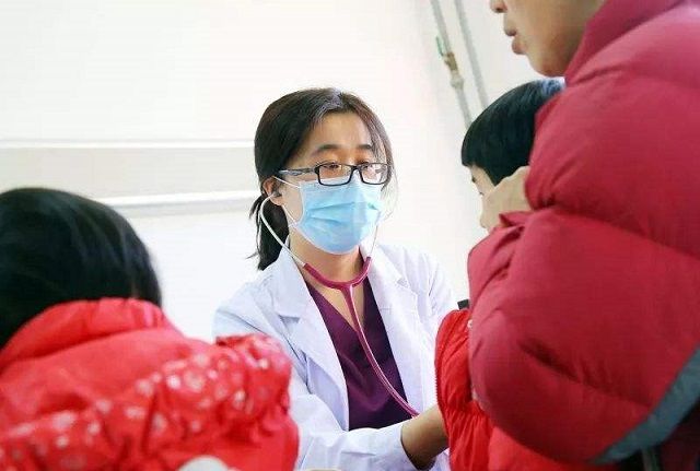 「医生」妈妈带娃却反复生病，医生：都是午睡惹的祸奶奶带娃长高一大截