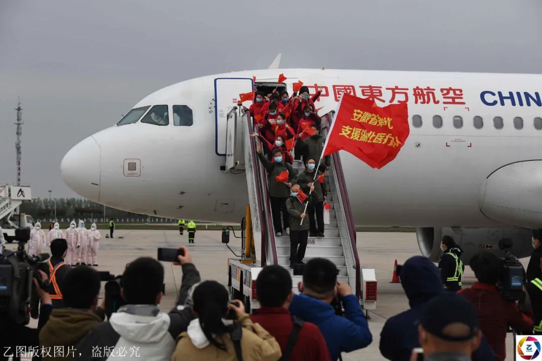 武汉■女儿隔空给妈妈送礼物，场面动容安徽人数最多一批医疗队回合肥