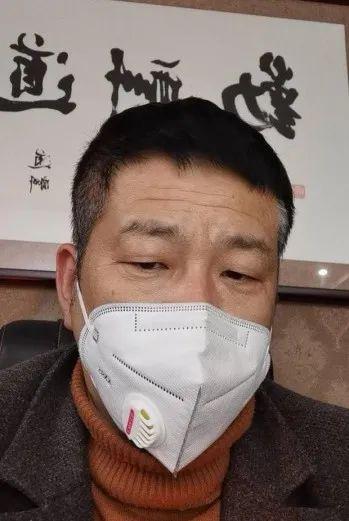 曲中人口罩_戴口罩的卡通图片(3)