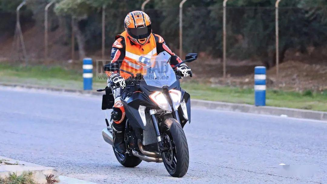KTM1290duke,ktm390duke2020款 新款ktm 1290duke gt曝光,水鸟最强对手?