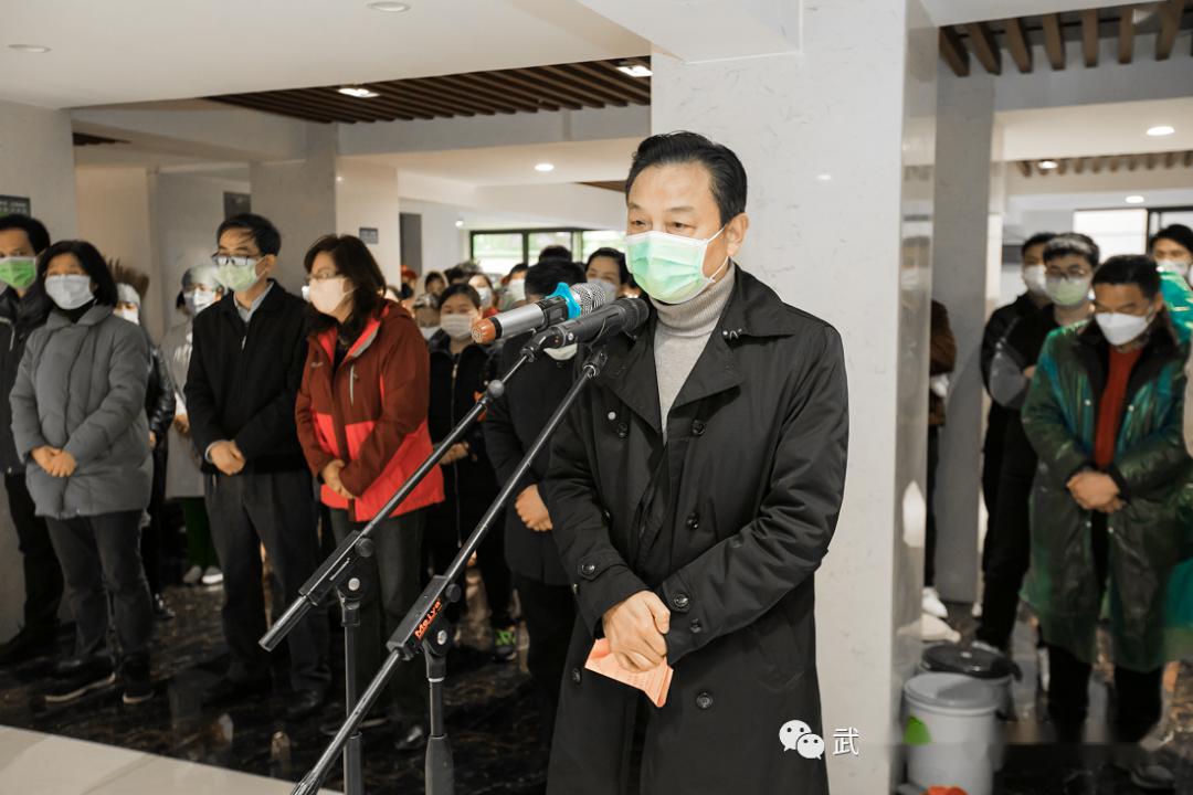 直击疫情现场报道丨武汉东苑中西医结合医院欢送武汉市中医医院江汉