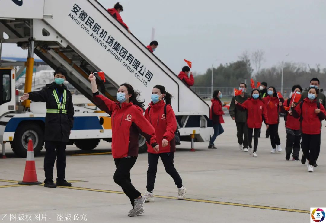武汉■女儿隔空给妈妈送礼物，场面动容安徽人数最多一批医疗队回合肥
