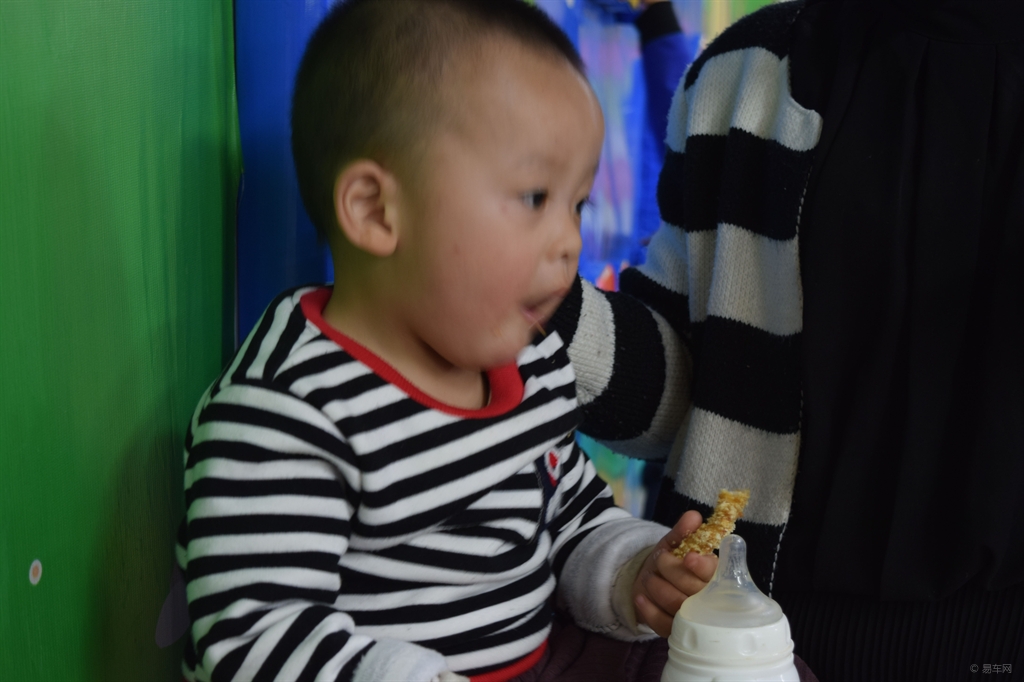 「孩子」宝宝经常积食生病!儿科医生坦言:这 3种零食早该拉进黑名单了