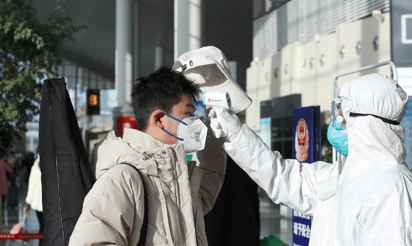 原创新疆某高校突然开课：学生需在29号前报道完毕，学生：让我飞回去？