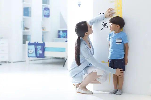 孩子：多个方面需要注意，否则严重影响沈体长高孩子身体正在飞速长高