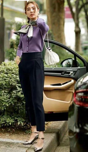 丝巾 深色衣服