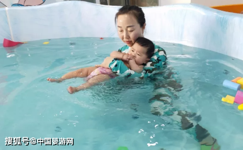 宝宝：春天好处更多宝宝游泳不用等到夏天