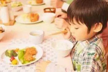 孩子：多个方面需要注意，否则严重影响沈体长高孩子身体正在飞速长高
