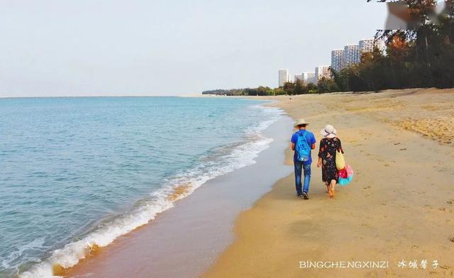 听海踏浪在波波利海岸