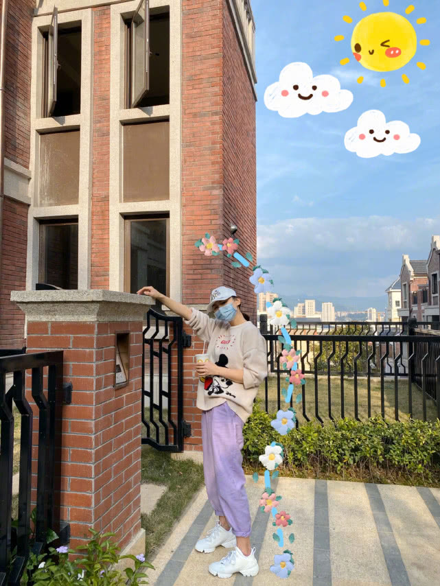 [黑眼圈]有黑眼圈，女儿眉眼像爸嘴像她何雯娜产后仨月熬夜带娃瘦27斤