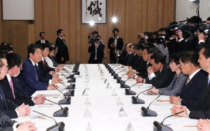 日本政府召开第23次新型冠状病毒感染症对策本部会议决定进一步强化