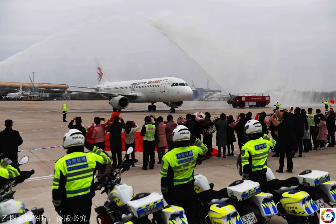 武汉■女儿隔空给妈妈送礼物，场面动容安徽人数最多一批医疗队回合肥