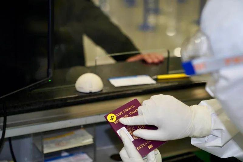 禁止外国人入境，取消大量国际航班！留学生要