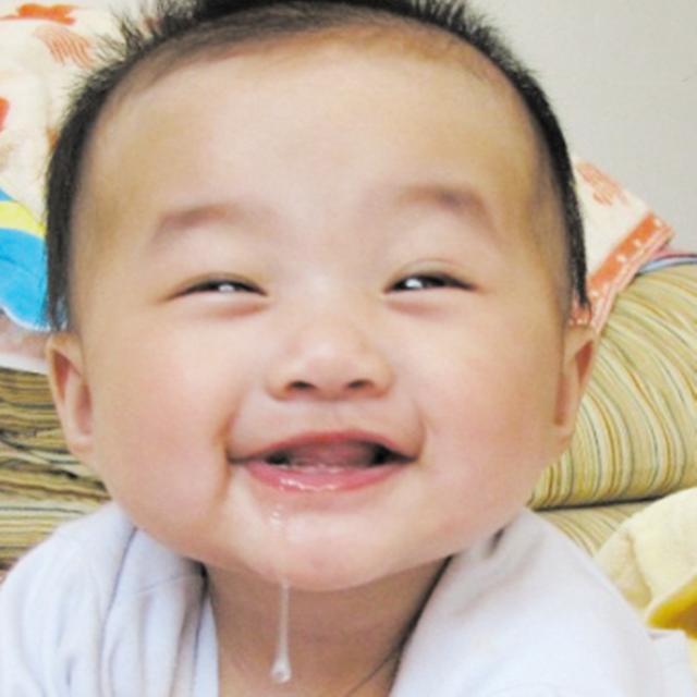 「宝宝」一般会有4个特点，出现任何一个家长都要重视起来智力低下的娃