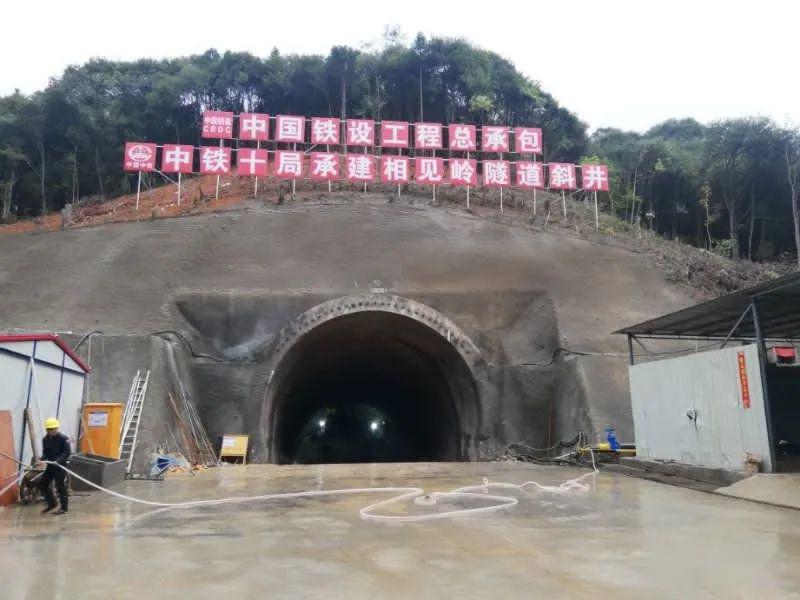 相见岭隧道出口工地▲武平特大桥工地龙龙铁路建成后,将结束上杭