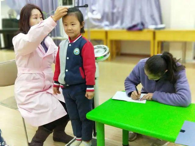 孩子：多个方面需要注意，否则严重影响沈体长高孩子身体正在飞速长高