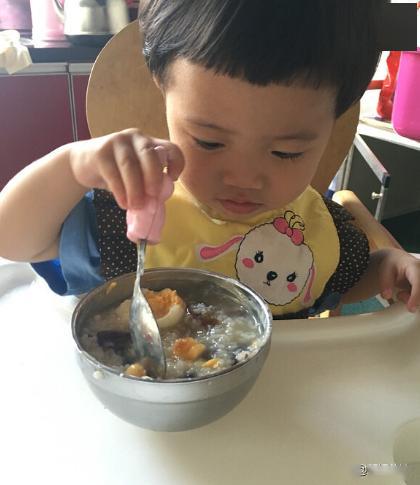 脾胃：孩子吃饭香，身高蹭蹭长孩子积食不吃饭？2个水果煮水通通解决
