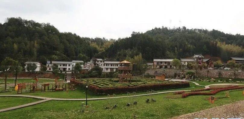 图为江西省抚州市资溪县乌石镇新月畲族村一景.