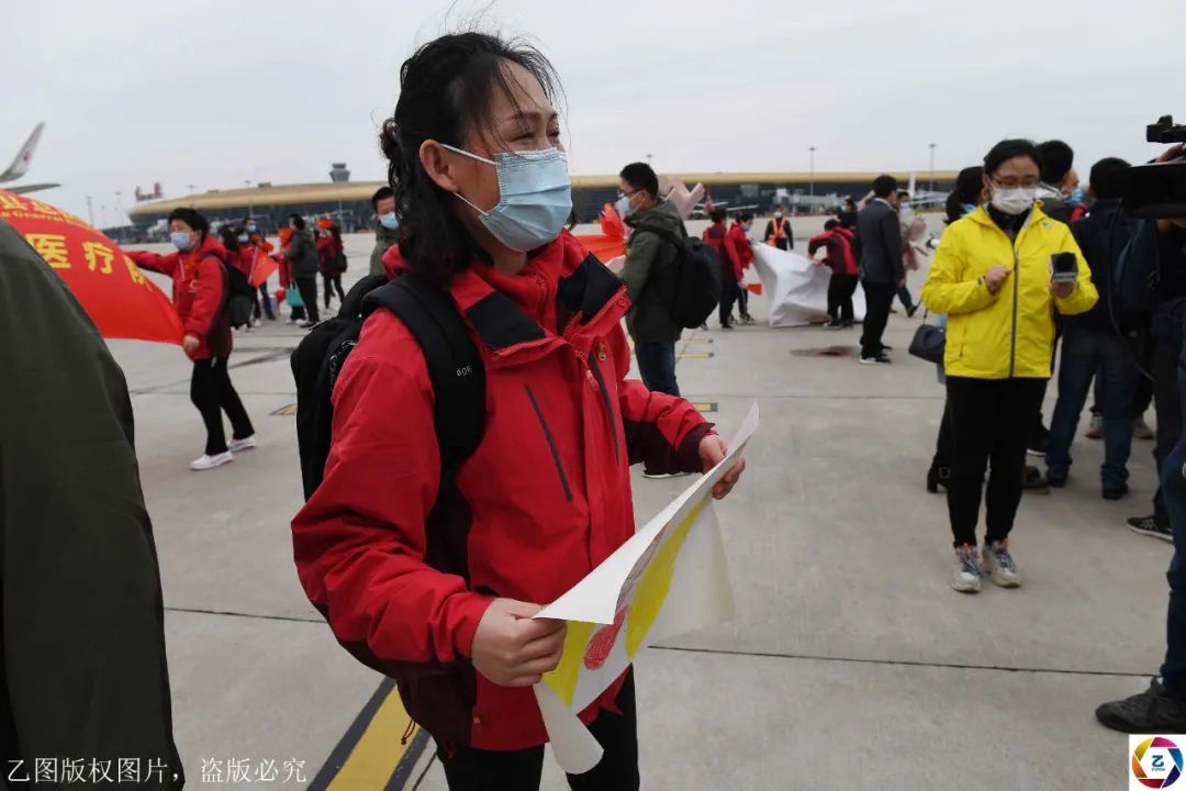 武汉■女儿隔空给妈妈送礼物，场面动容安徽人数最多一批医疗队回合肥