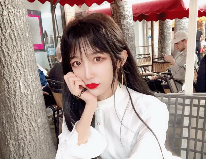 抖音美女直播卸妆,当她撕下