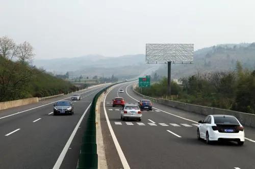 大饭铺至龙口高速公路项目的建设对完善内蒙古自治区乃至全国高速公路