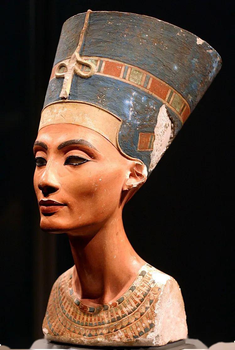 4 美女王后纳芙蒂蒂的归宿 2月19日,埃及的又一个重大的考古发现被