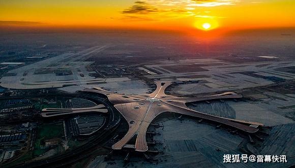 在此次转场工作中,大兴机场严格落实中央,民航局,北京市新冠肺炎疫情