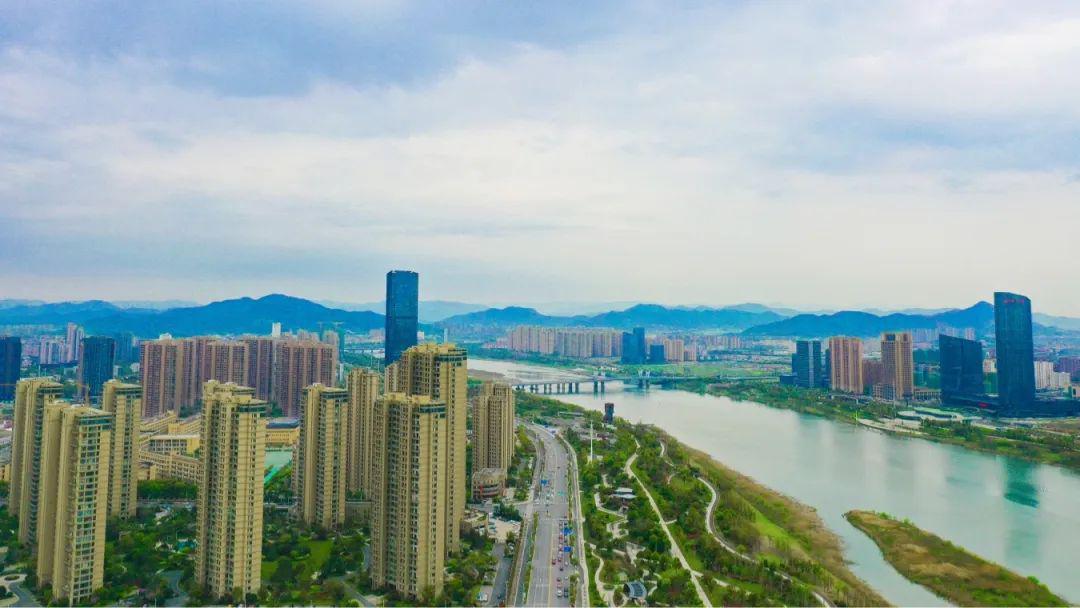 一江两岸