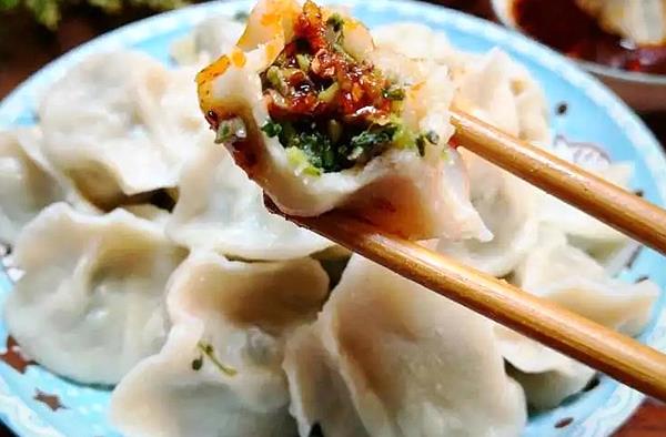 精选美食:紫薯肉蛋卷,时蔬炒鸡片,荠菜饺子,莴苣炒虾仁的做法