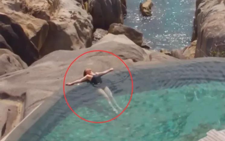 迪丽热巴游泳照被疯传镜头拍到水下腿型的一刻98斤身材太真实了
